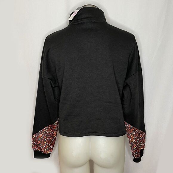 𝅺NWT Oversize Cut & Sew Black Floral Pop Over Fleece Top 💚🌻 - Picture 2 of 7